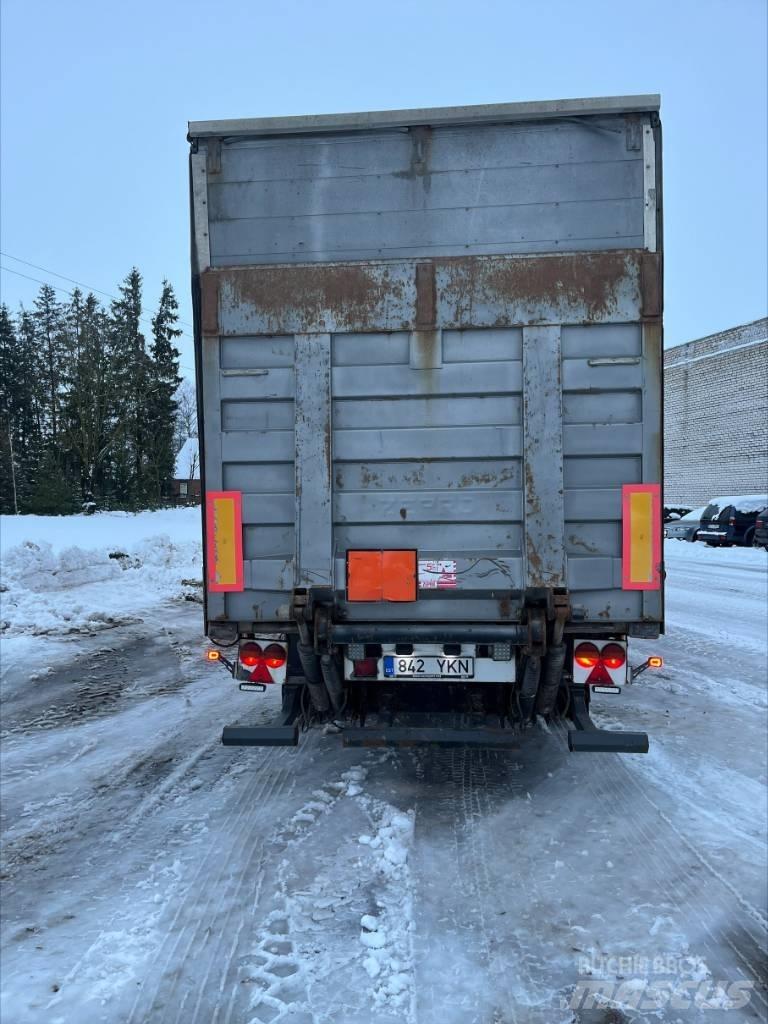 Krone Madel SD Semi-trailer med Gardinsider
