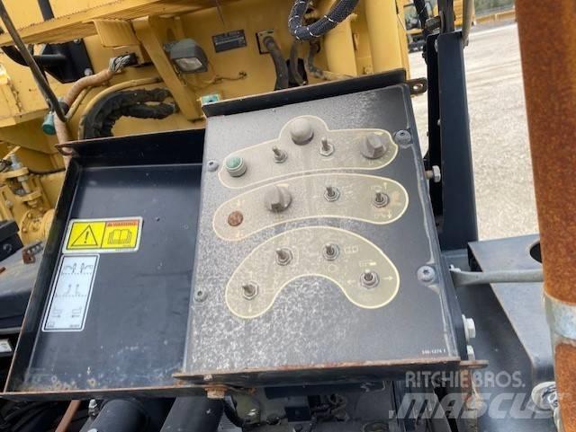 CAT AP1055E Asfaltudlæggere