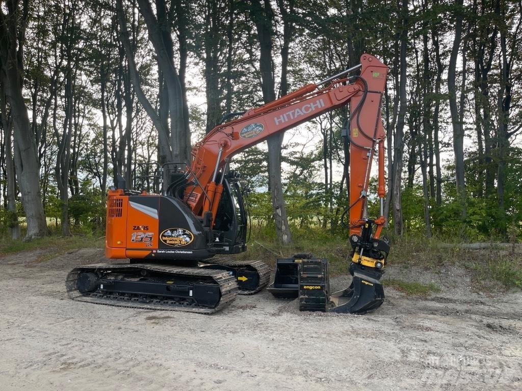 Hitachi ZX 135 US-7 Gravemaskiner på larvebånd