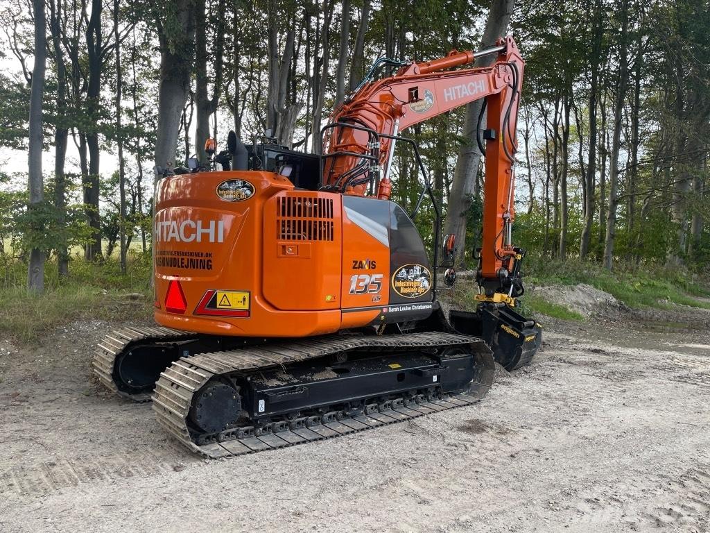 Hitachi ZX 135 US-7 Gravemaskiner på larvebånd