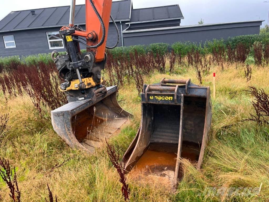 Hitachi ZX 135 US-7 Gravemaskiner på larvebånd