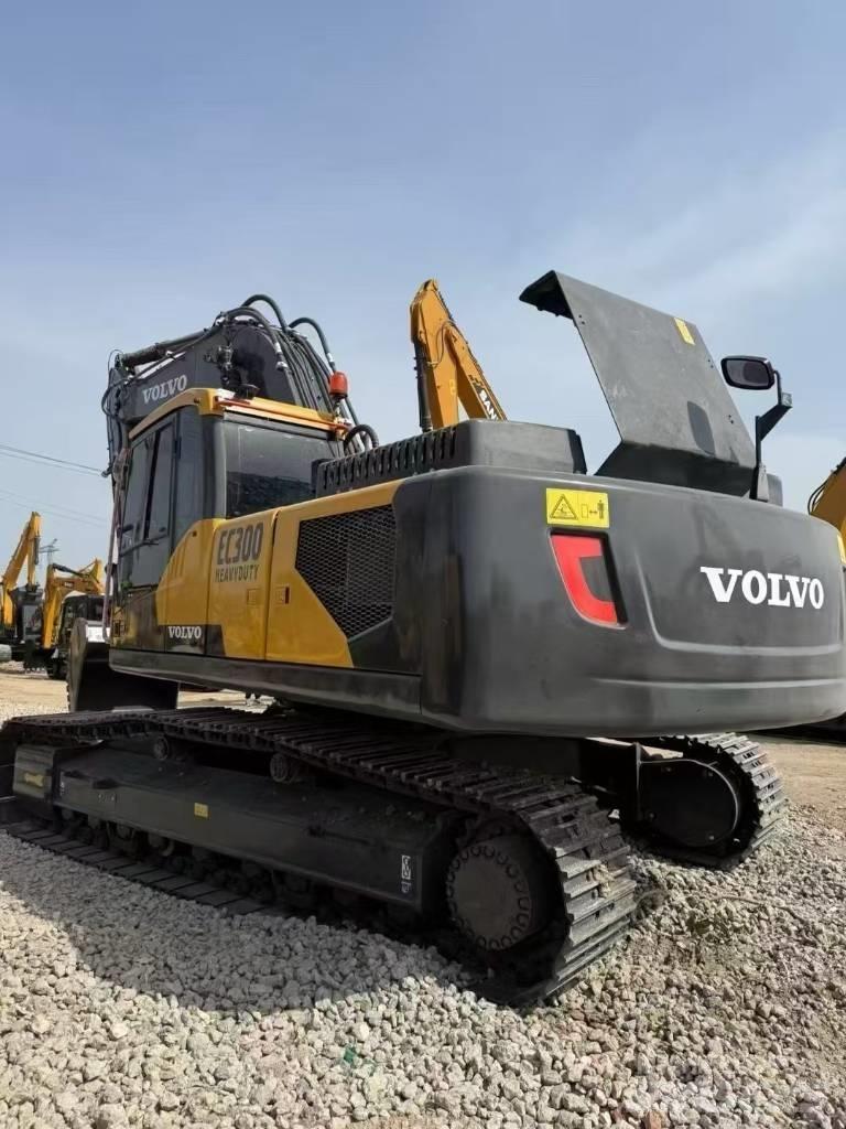 Volvo 300D Gravemaskiner på larvebånd