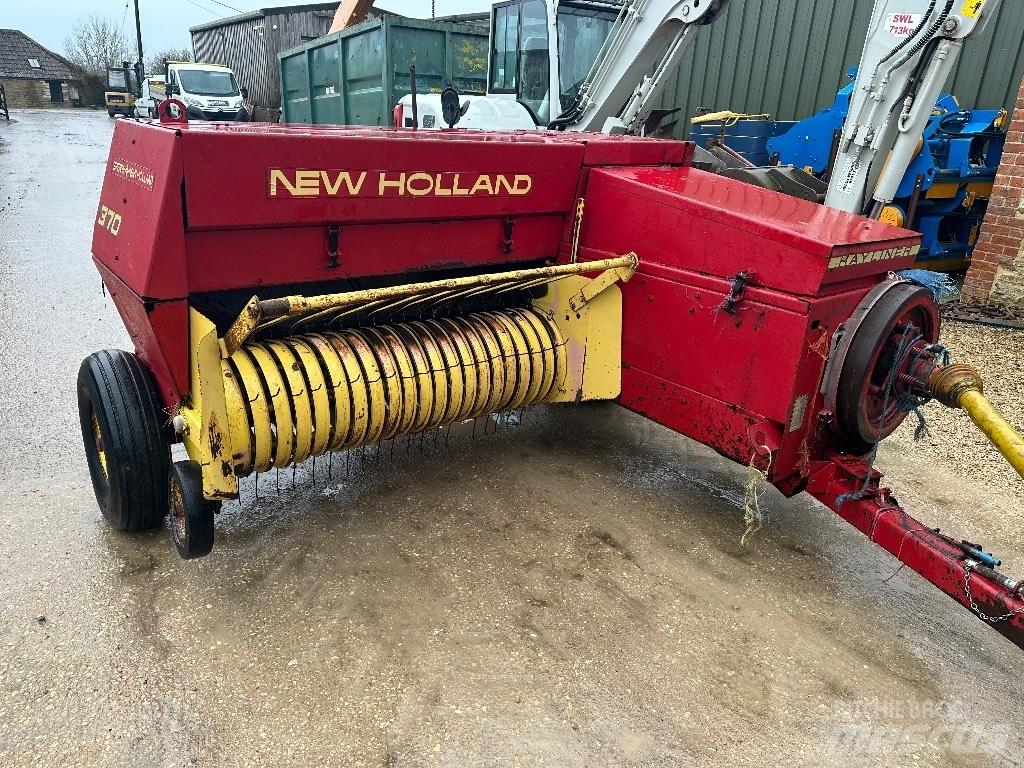 New Holland 370 Pressere til firkantede baller