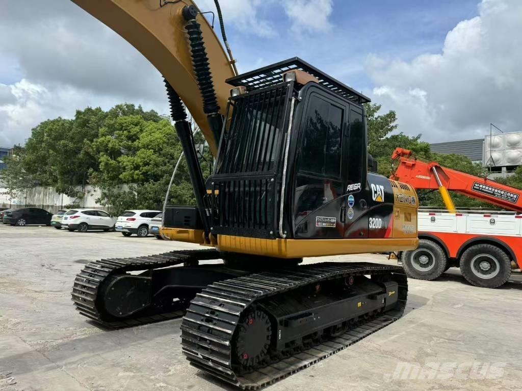 CAT 320 D2 Gravemaskiner på larvebånd
