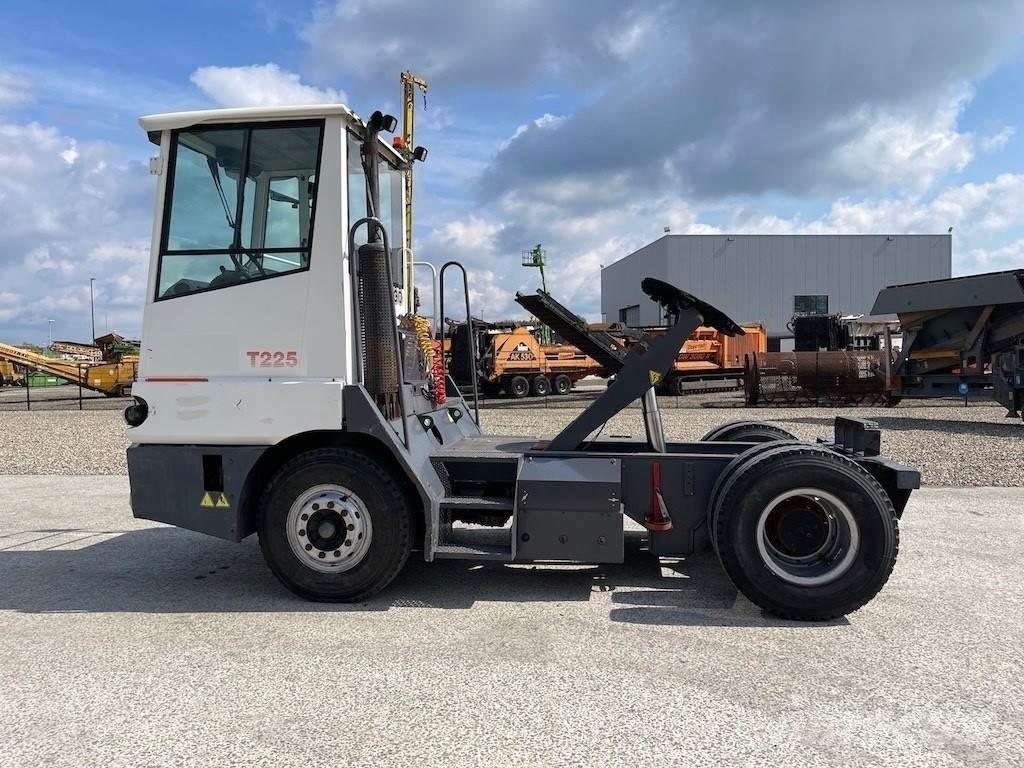  T225 Terminaltraktorer