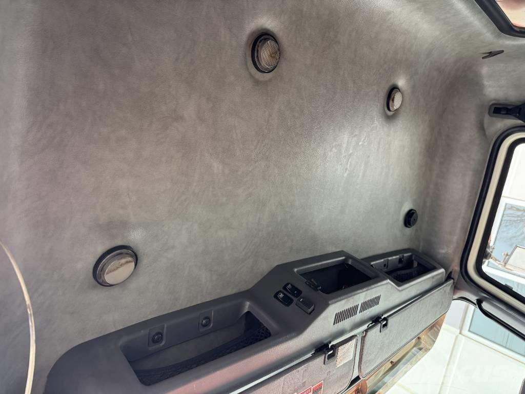 Mack GU813 Lastbiler med tip