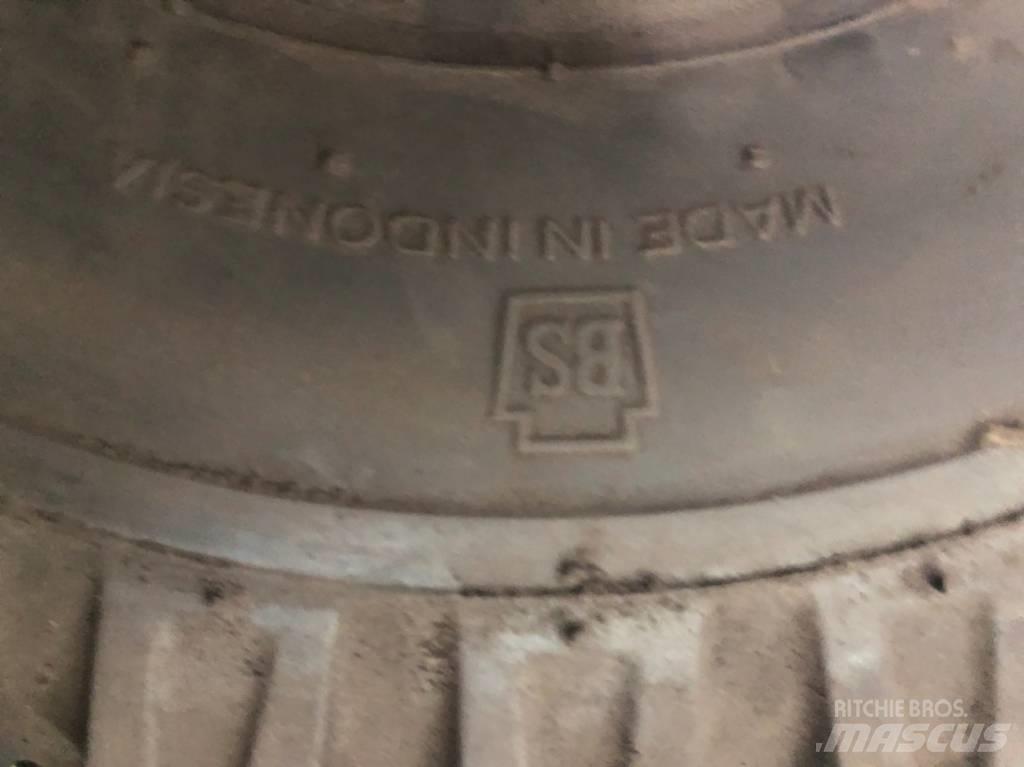 Bridgestone 21x8-9 Dæk, hjul og fælge