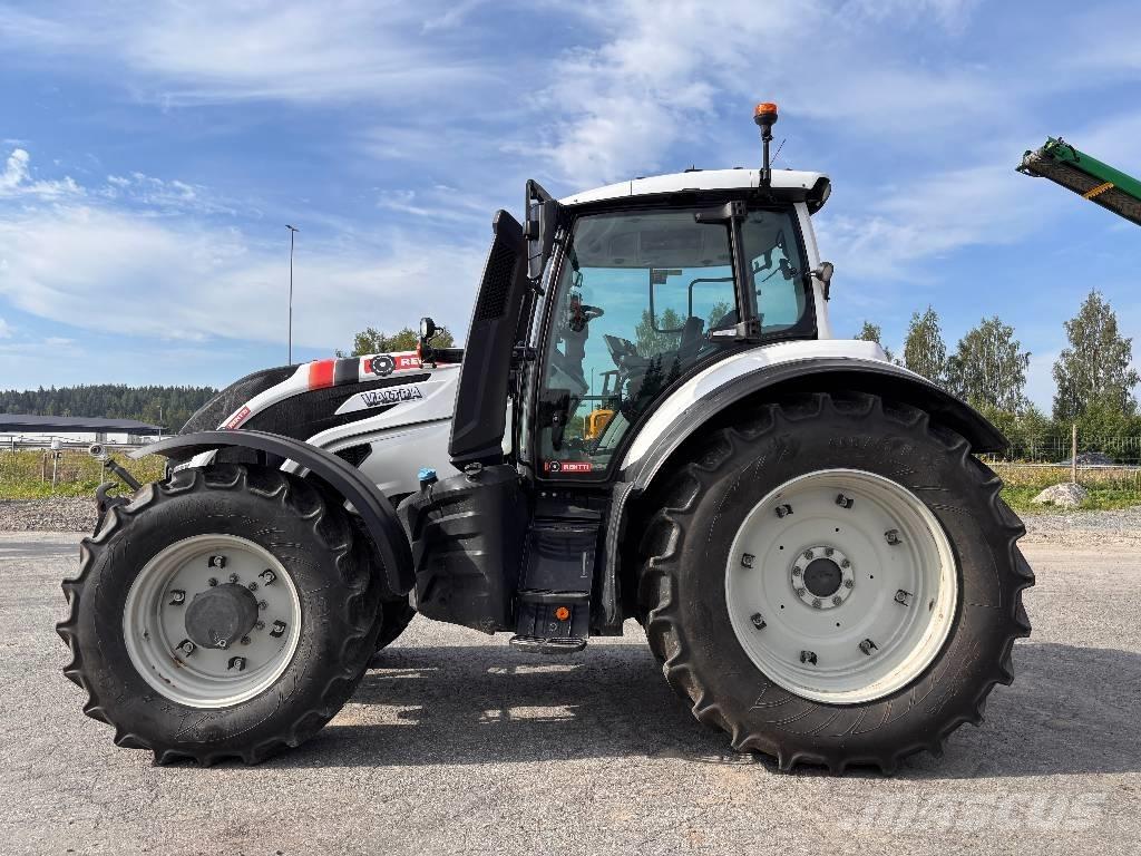 Valtra T215 Versu Traktorer