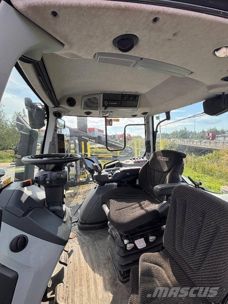 Valtra T215 Versu Traktorer