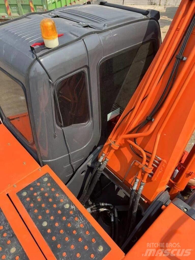Hitachi ZX 200 Gravemaskiner på larvebånd