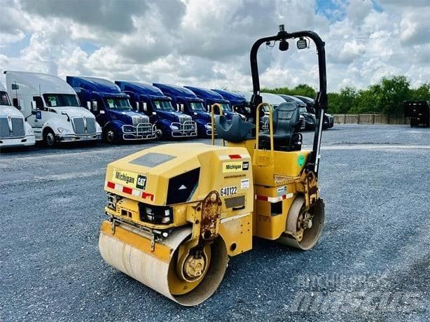 CAT CB 24 Tvilling tromle