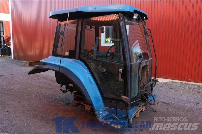New Holland 8870 Kabiner og interiør
