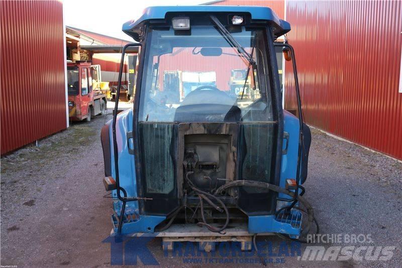 New Holland 8870 Kabiner og interiør