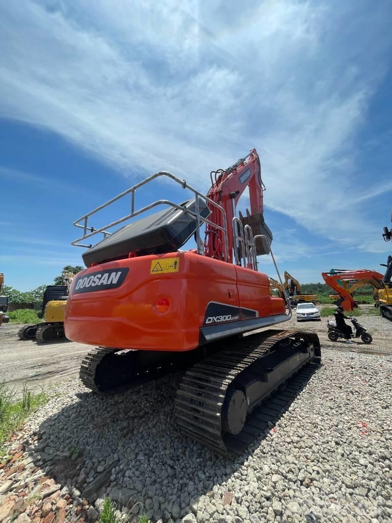 Doosan DX 300 Gravemaskiner på larvebånd