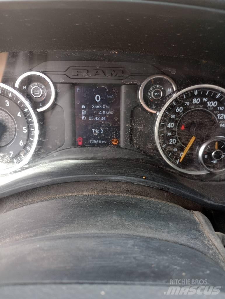 RAM 5500 Lastbil med lad/Flatbed
