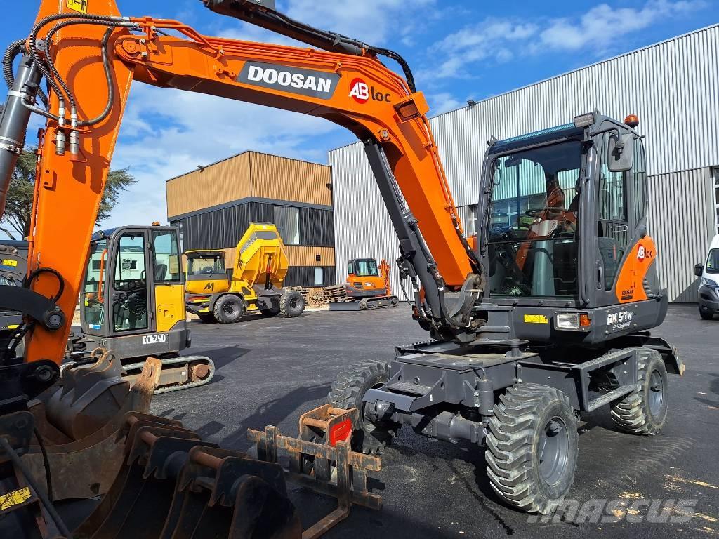 Doosan DX 57 W Gravemaskiner på hjul
