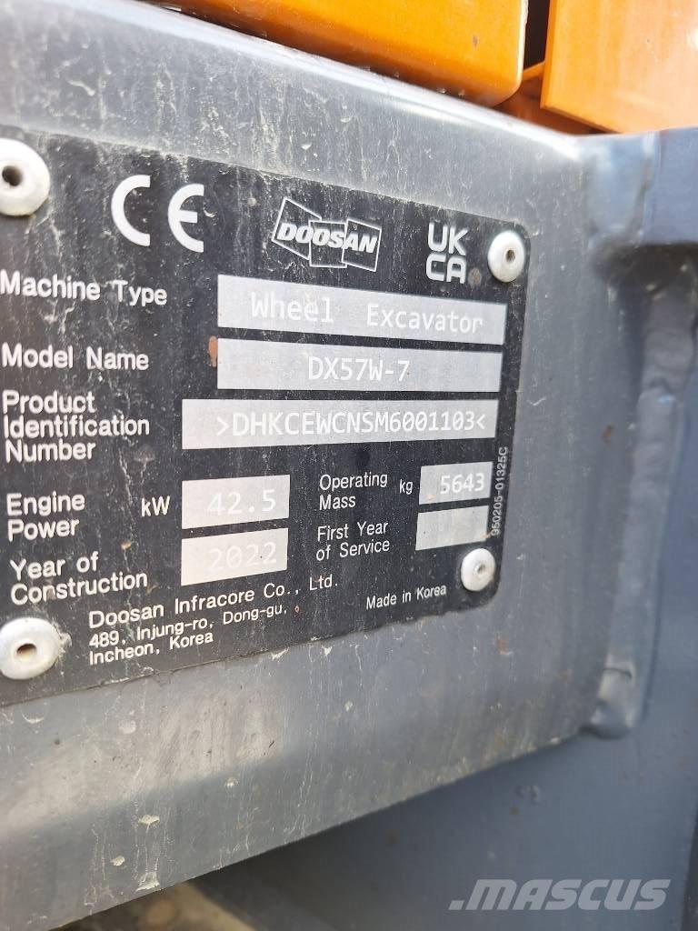 Doosan DX 57 W Gravemaskiner på hjul