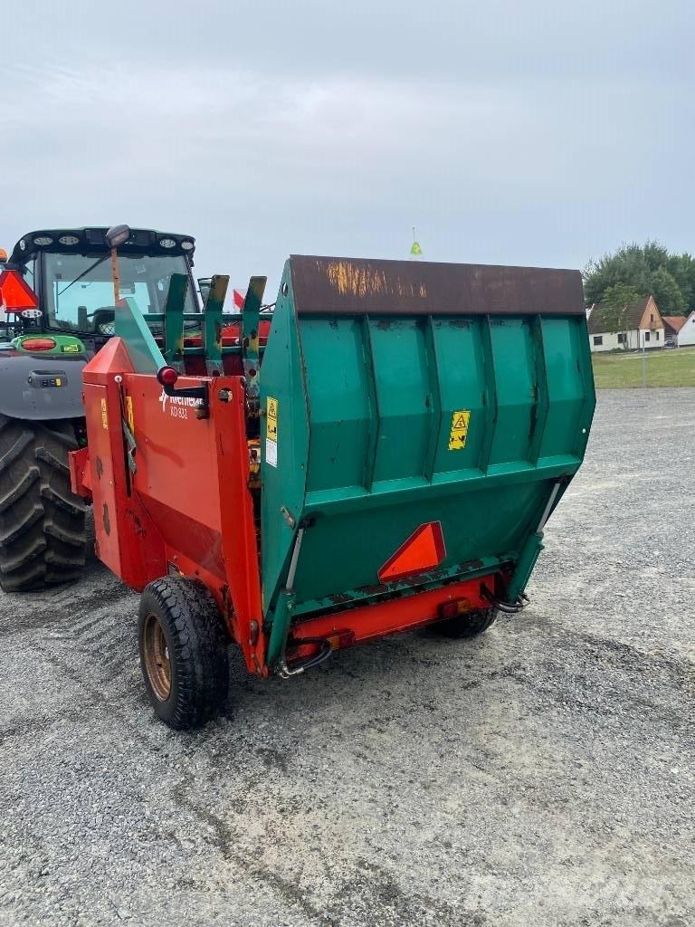 Kverneland KD832 Balleskærere og -stablere