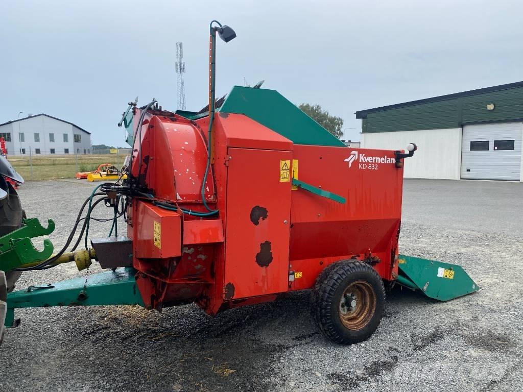 Kverneland KD832 Balleskærere og -stablere