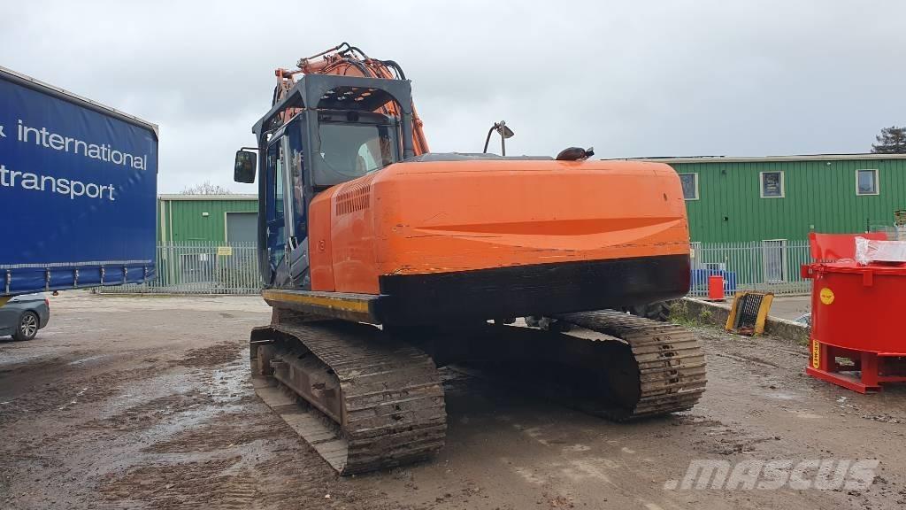 Hitachi ZX 210 LC-3 Gravemaskiner på larvebånd