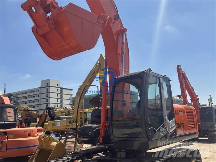 Hitachi ZX 240-3 Gravemaskiner på larvebånd