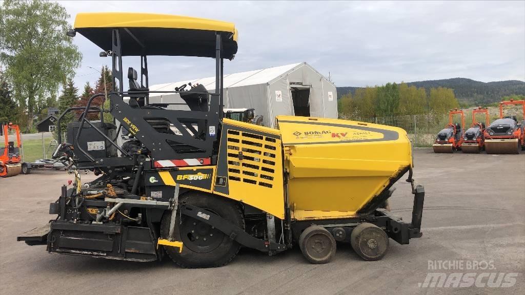 Bomag BF 300 P-2 Asfaltudlæggere