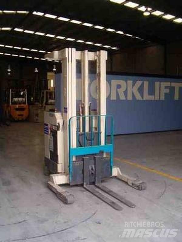 Crown 35RRTT210 Reachtruck