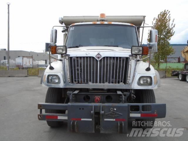 International 7500 Lastbiler med tip