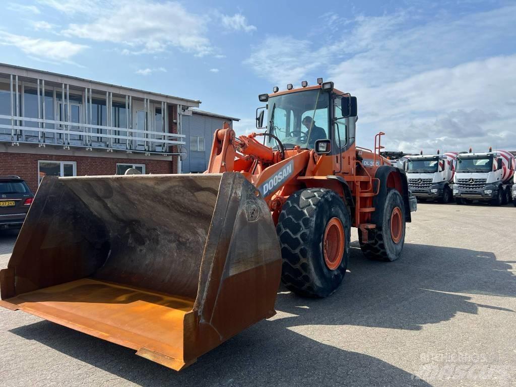 Doosan dl 300 Læssemaskiner på hjul