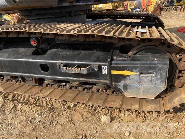 Hitachi ZX240 Gravemaskiner på larvebånd