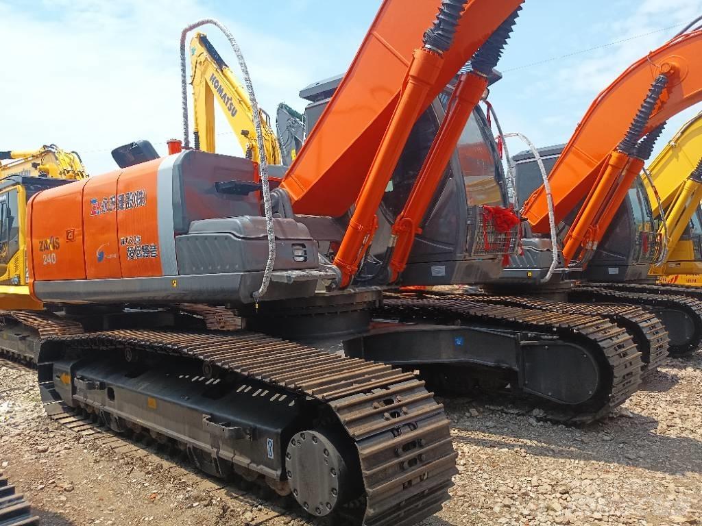 Hitachi ZX 240 Gravemaskiner på larvebånd