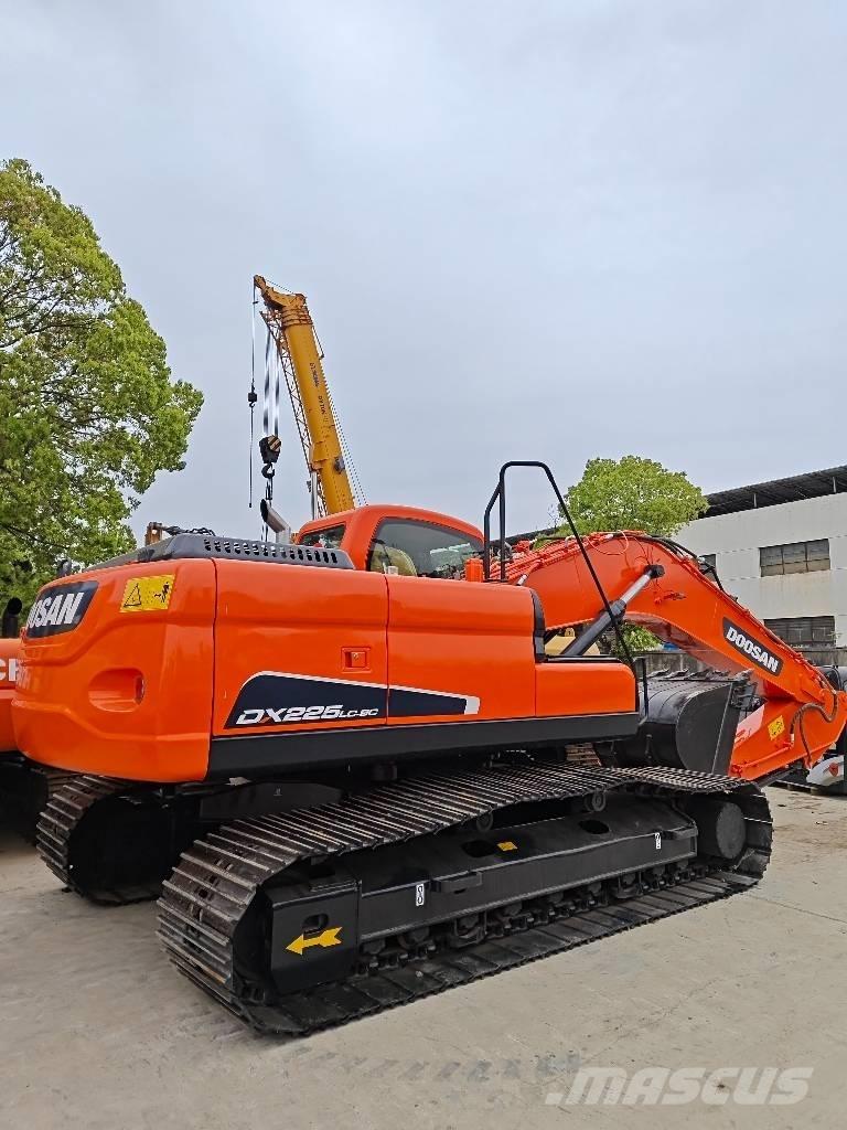 Doosan DX 225 LC Gravemaskiner på larvebånd