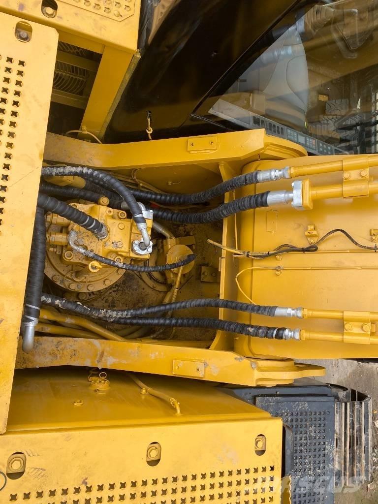 CAT 330 D Gravemaskiner på larvebånd