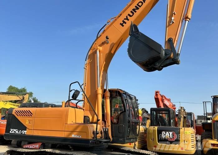 Hyundai 225 Gravemaskiner på larvebånd