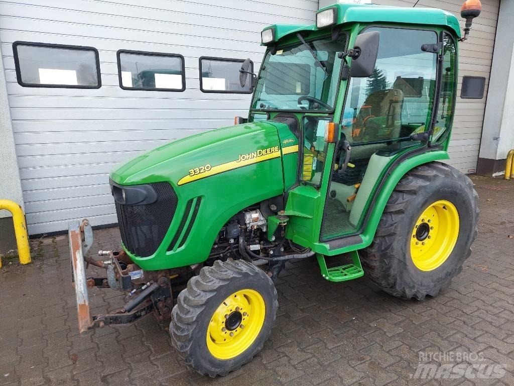 John Deere 3320 Kompakte traktorer
