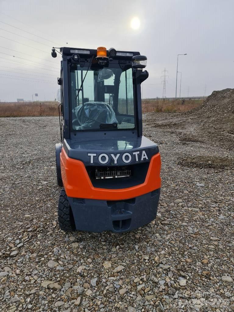 Toyota Tonero Reachtruck