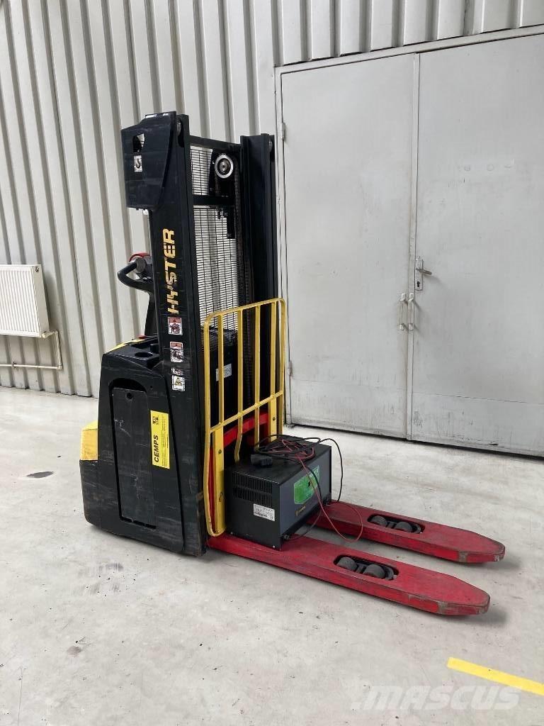 Hyster S 1.2 Gaffelstabler med gående fører