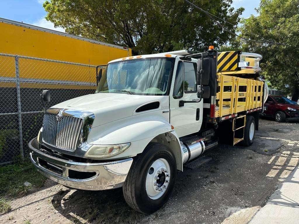 International 4300 Lastbil med lad/Flatbed
