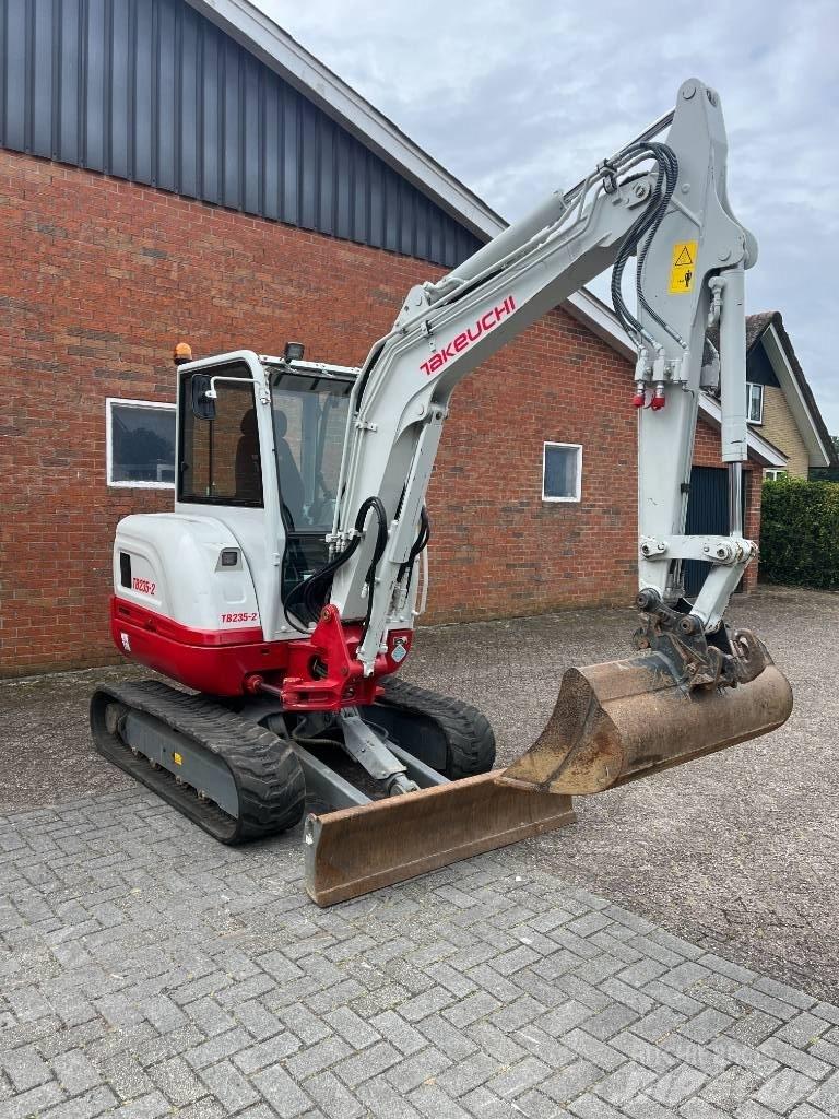 Takeuchi tb235-2 Minigravemaskiner