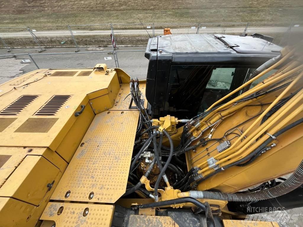 CAT 330 Gravemaskiner på larvebånd
