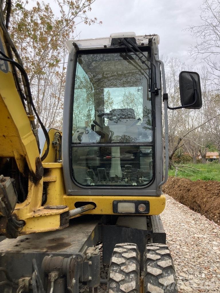 New Holland MH 2.6 Gravemaskiner på hjul