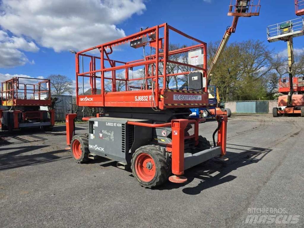 SkyJack SJ 6832 RT Saxlifte