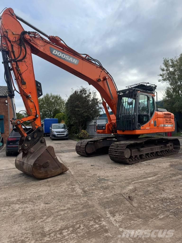 Doosan DX 225 LC Gravemaskiner på larvebånd