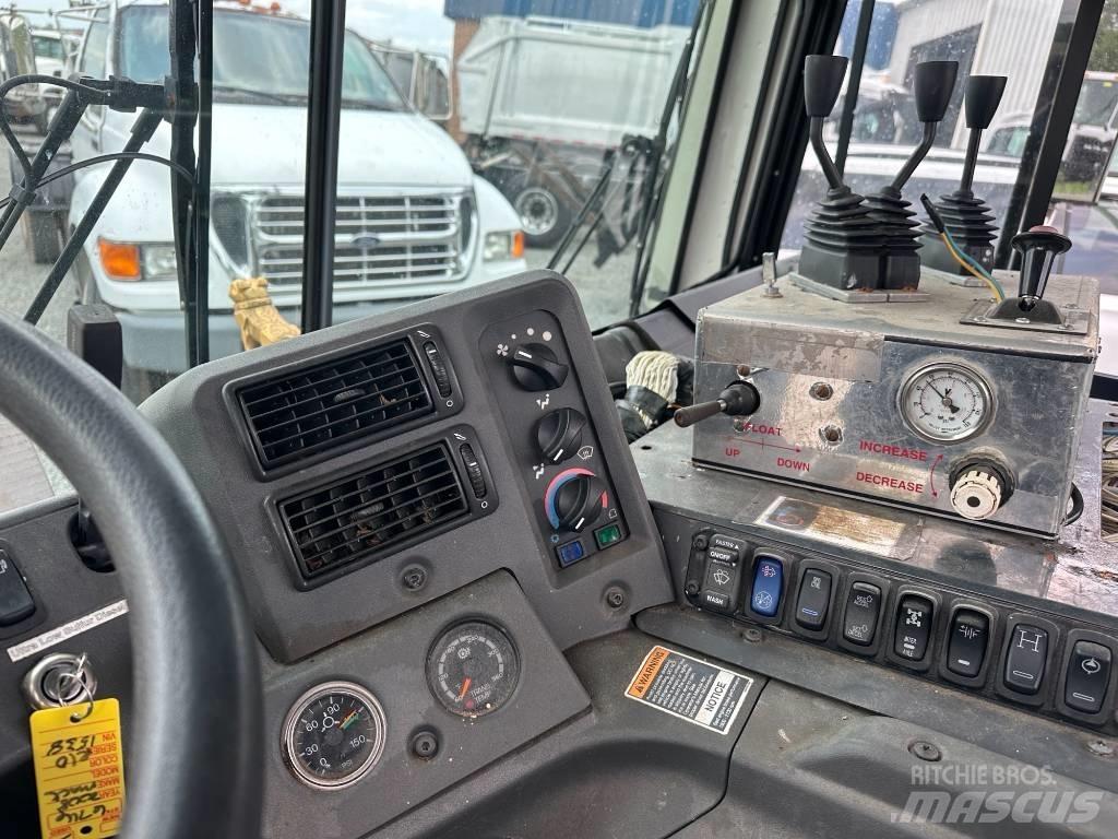 Mack MRU613 Renovationslastbiler