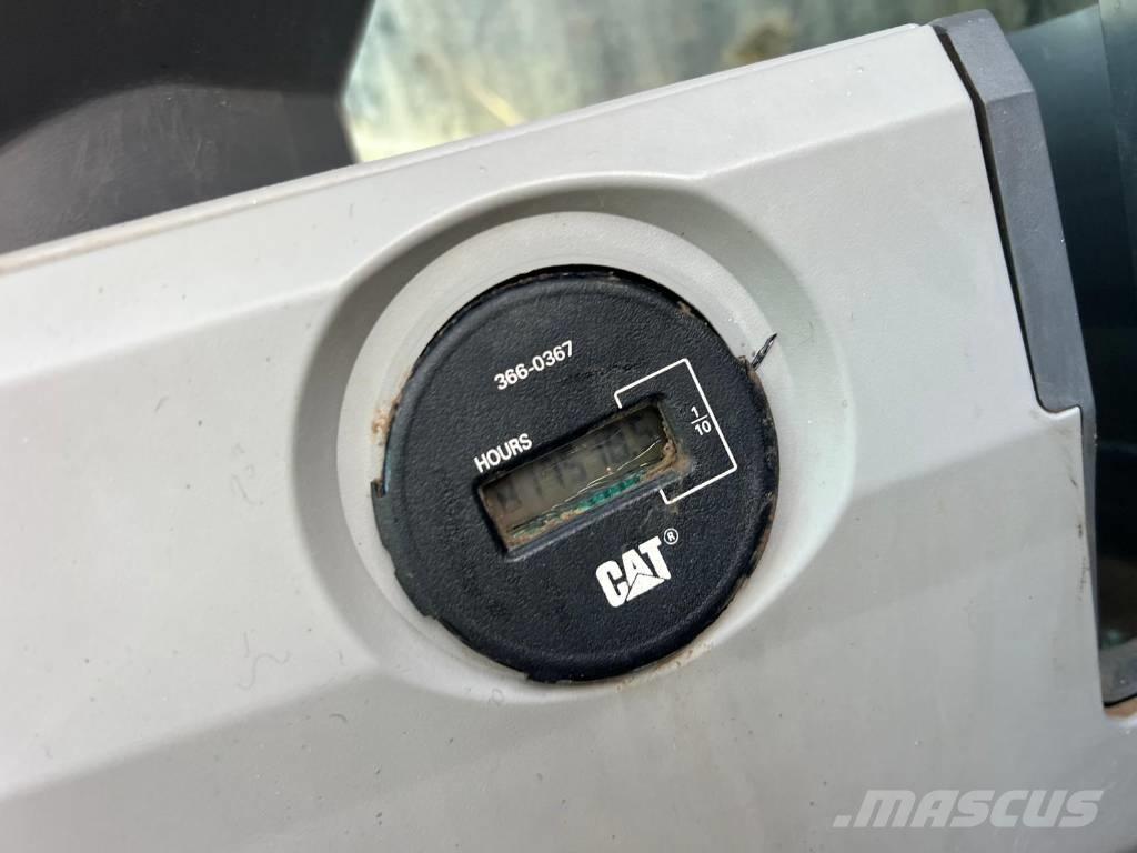 CAT 390 F L Gravemaskiner på larvebånd