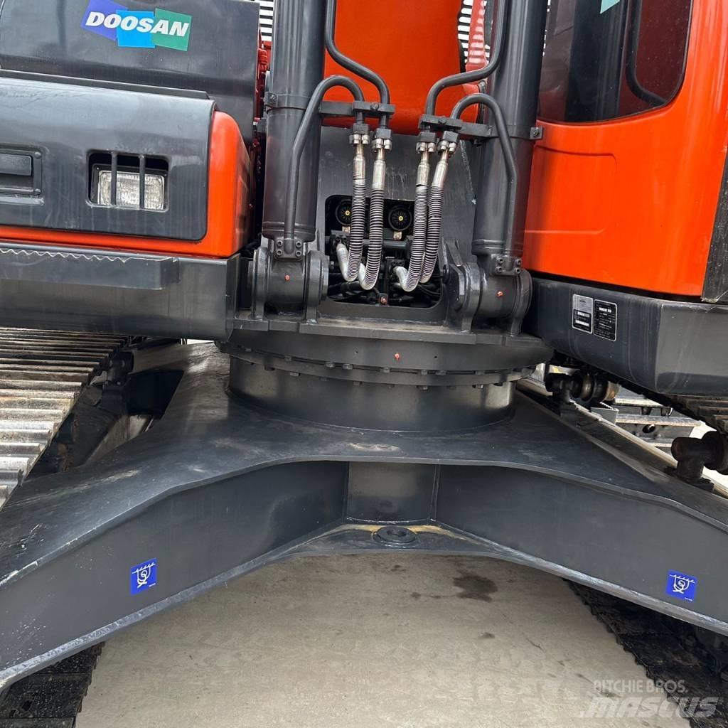 Doosan DX225LC-9 Gravemaskiner på larvebånd