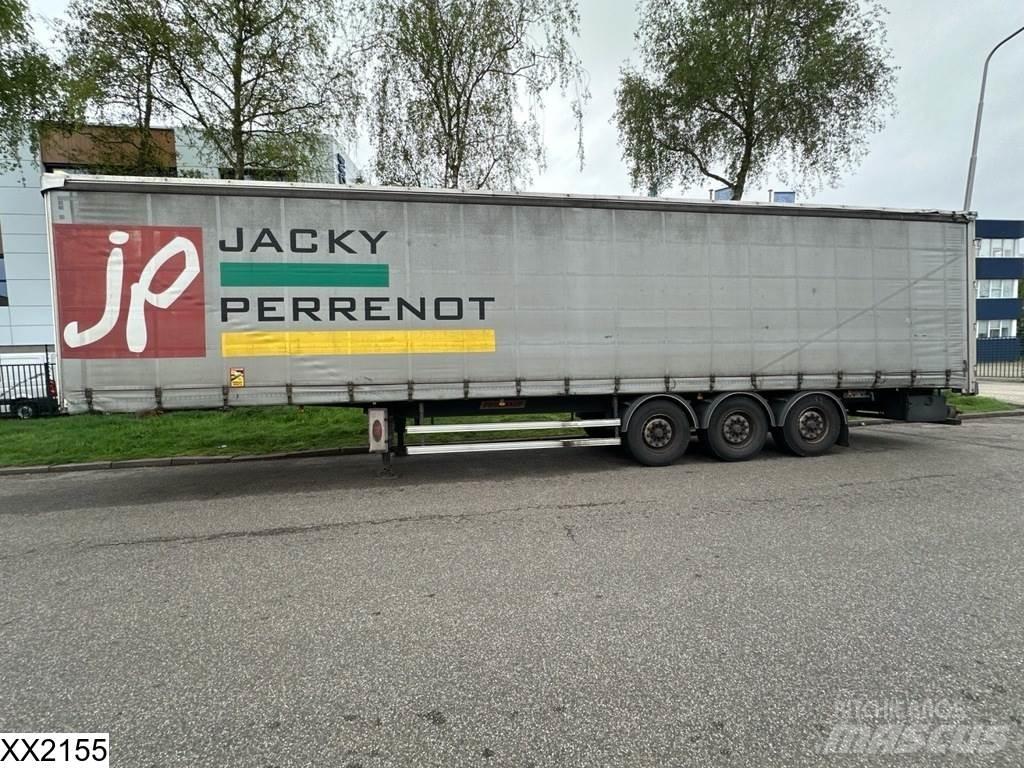 Fruehauf Tautliner Semi-trailer med Gardinsider