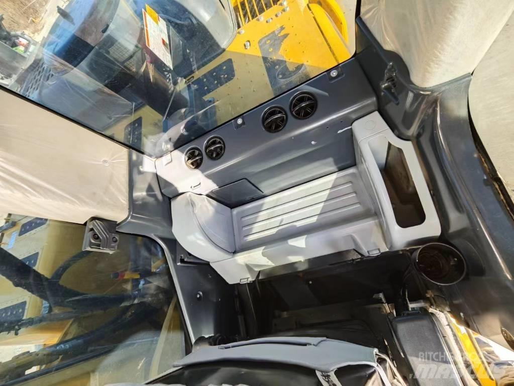 Komatsu PC 240-8 Gravemaskiner på larvebånd
