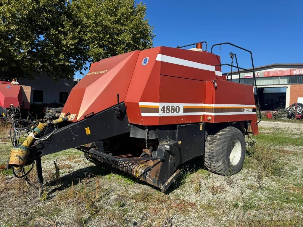 Hesston 4880 Pressere til firkantede baller