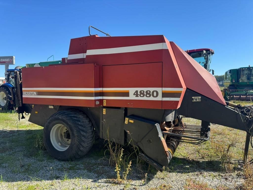 Hesston 4880 Pressere til firkantede baller